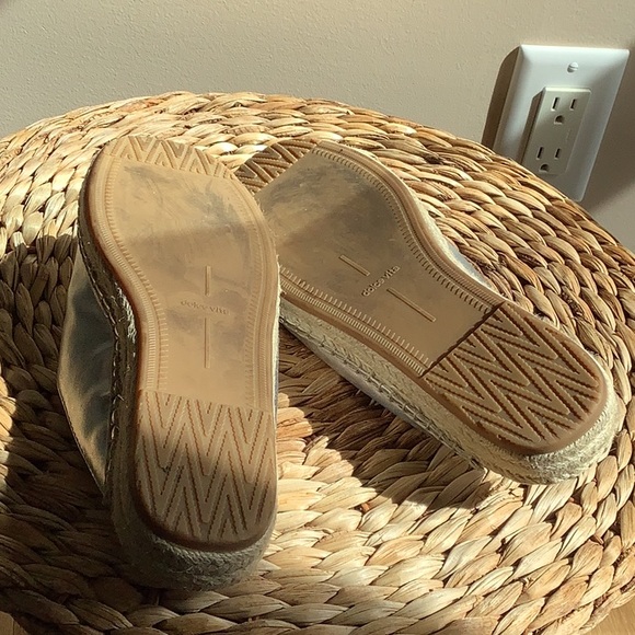 Chic Silver Espadrille Mules - Picture 3 of 4